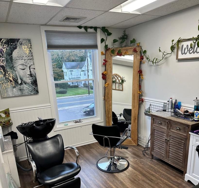 Amazing hair salon, hairdressing salon near me in Foxborough, MA at H2T Salon & Spa. Come down to H2T for an amazing haircut, hair color, or hair extensions. We also offer luxury salon suites near me at our Foxborough location and Franklin, Massachusetts. Hair stylist rental and salon space leasing. 