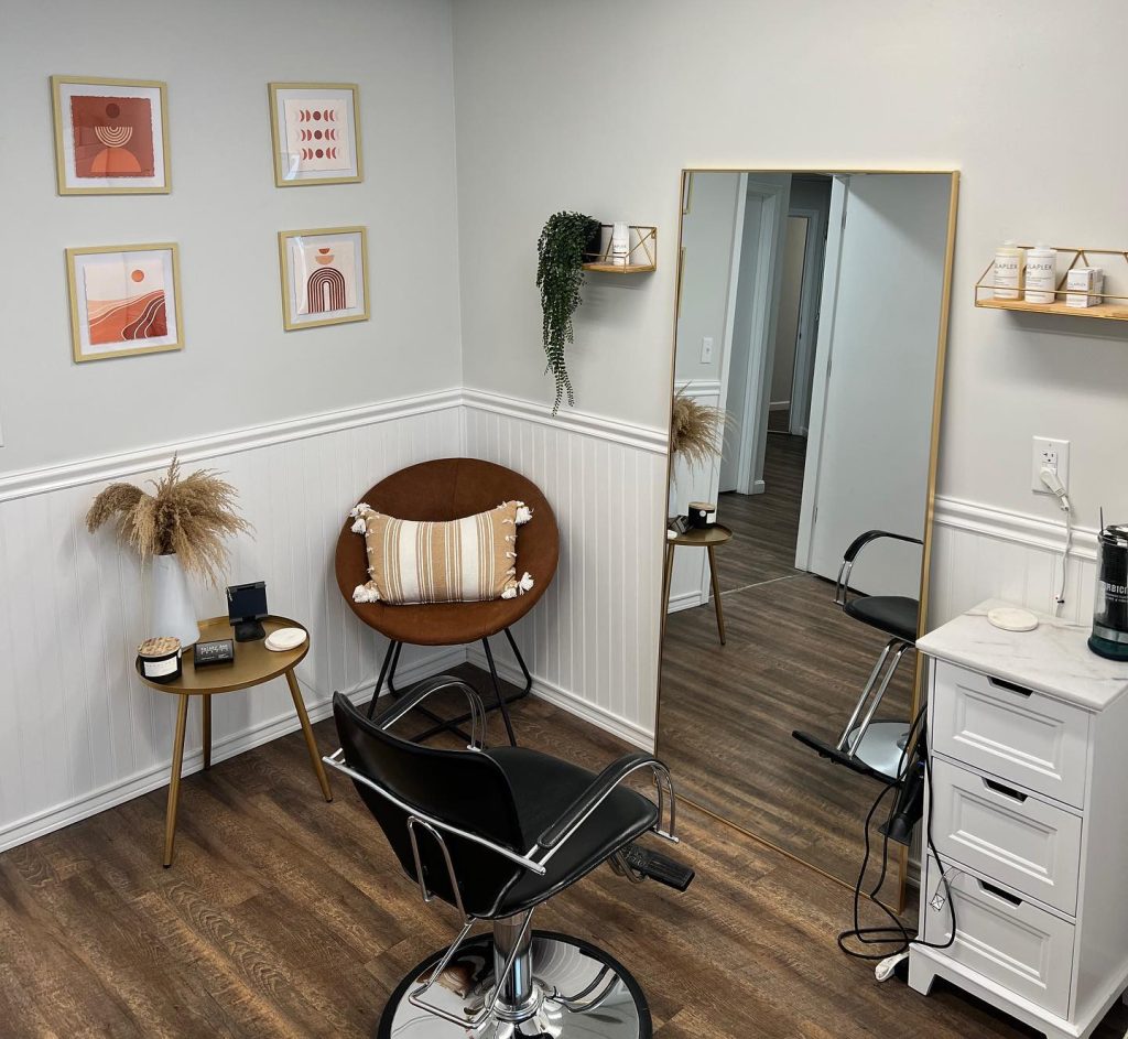 Learn if Foxboro Salon suites are right for you beauty business. Salon entrepreneurship can offer you increased income and stylist independence can help you rebuild your passion. H2T Salon & Spa is the top rated hairdressing salon in Foxboro and Franklin, offering haircuts in Foxboro and hair salon in Foxboro. Also offering salon suites for rent in Foxboro and Franklin.