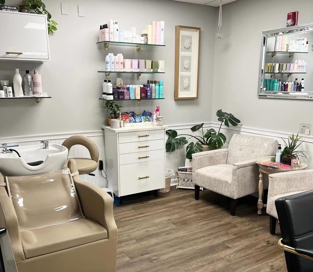 Learn if Foxboro Salon suites are right for you beauty business. Salon entrepreneurship can offer you increased income and stylist independence can help you rebuild your passion. H2T Salon & Spa is the top rated hairdressing salon in Foxboro and Franklin, offering haircuts in Foxboro and hair salon in Foxboro. Also offering salon suites for rent in Foxboro and Franklin. 